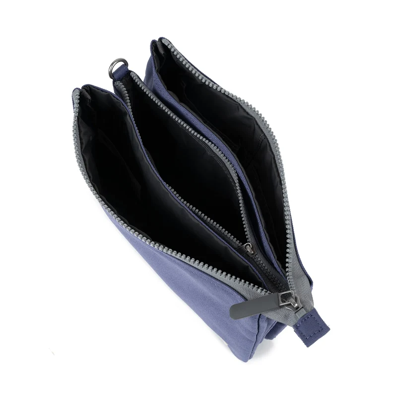 ROKA Carnaby Crossbody XL Future Dusk Tasche aus recyceltem Canvas