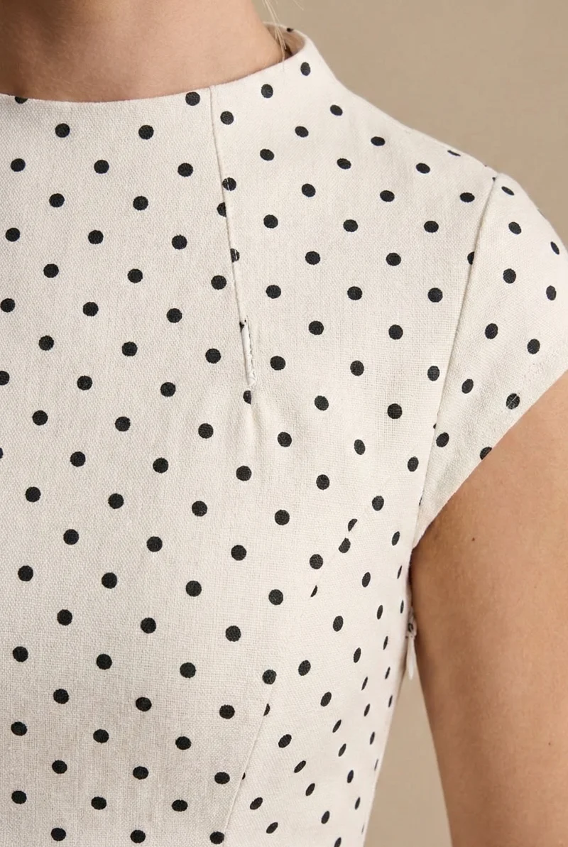 Damen Maxikleid mit Punkten, rundem Ausschnitt und A-Linien Silhouette