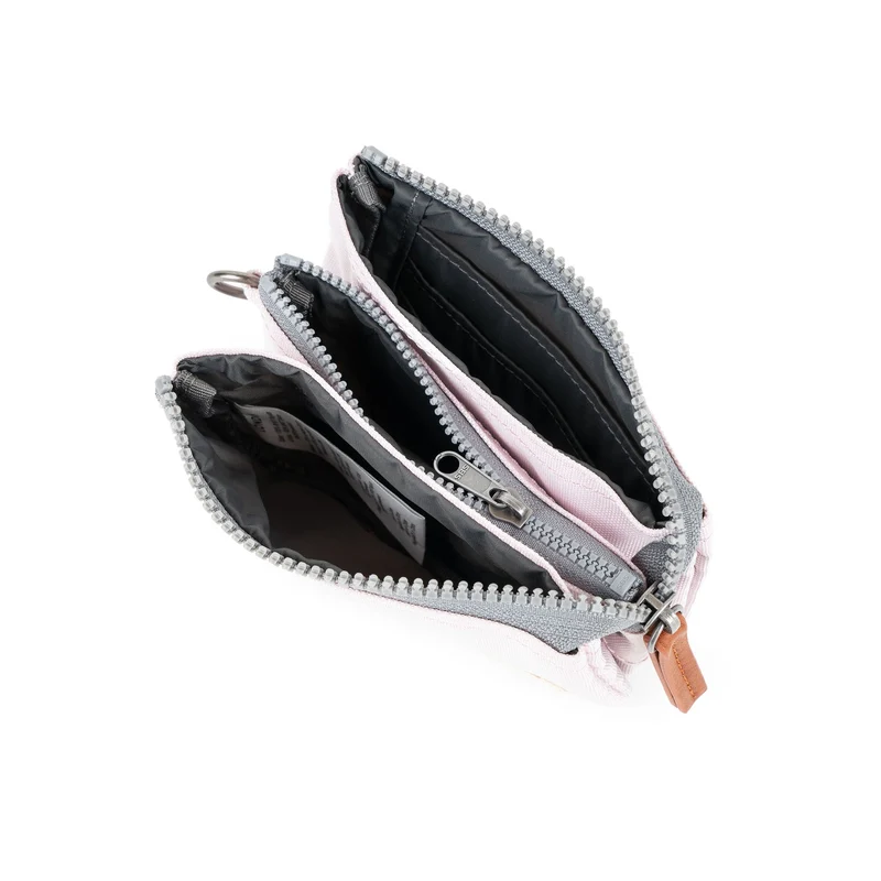 ROKA Carnaby Transzendente rosa kleine Handtasche aus recyceltem Canvas