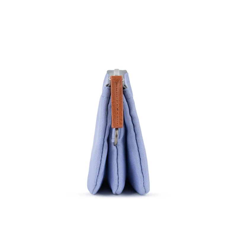 ROKA Carnaby Kleine Geldbörse aus recyceltem Canvas von Thistle