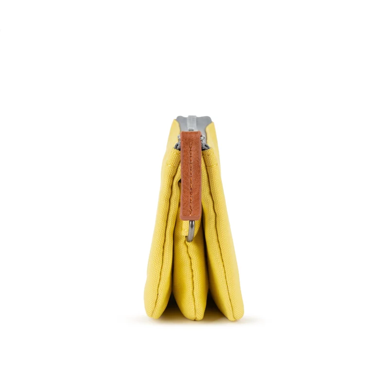 ROKA Carnaby Kleine Geldbörse aus recyceltem Canvas mit dem Aufdruck „Lemonade“