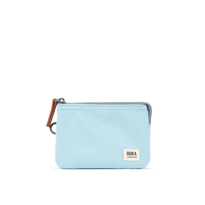 ROKA Carnaby Kleine Geldbörse aus recyceltem Canvas in Eisblau