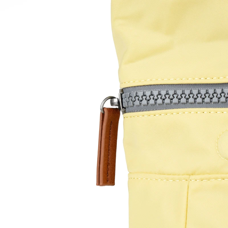 ROKA Canfield B Citron Kleine Tasche aus recyceltem Nylon