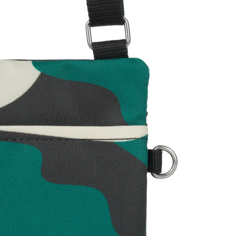 ROKA Chelsea Urban Rose Camo Tasche aus recyceltem Canvas