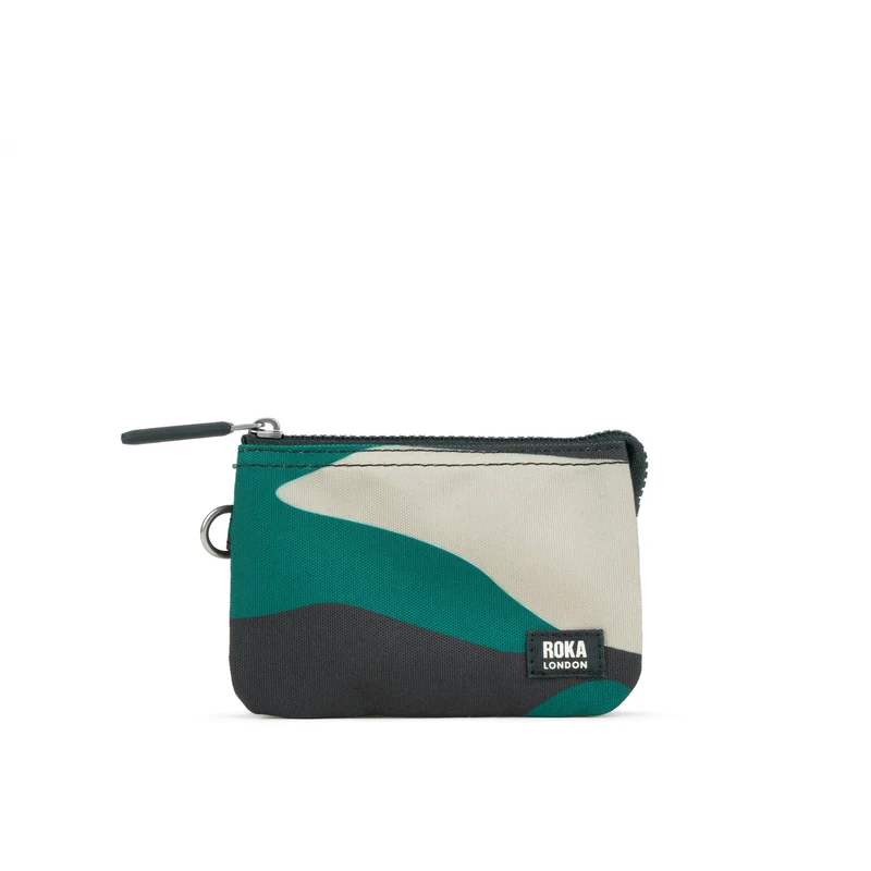 ROKA Carnaby Kleine Handtasche aus recyceltem Canvas mit Tarnmuster von Urban Rose