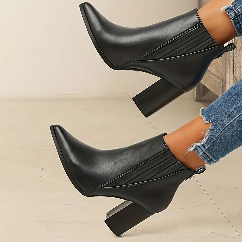 Olivia | Elegante Spitz zulaufende Stiefeletten mit Blockabsatz