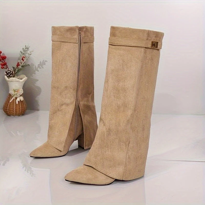 Megan | Elegante kniehohe Stiefel mit spitzer Schuhspitze und Schnallendetail