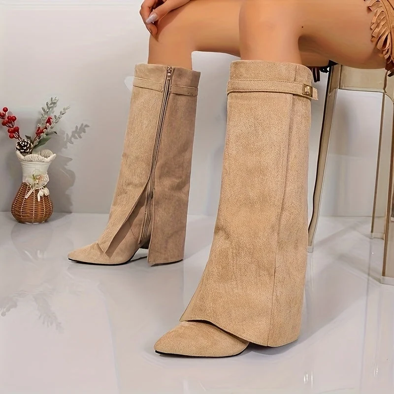 Megan | Elegante kniehohe Stiefel mit spitzer Schuhspitze und Schnallendetail