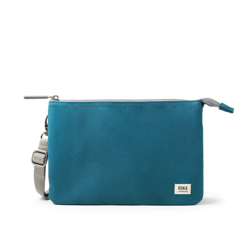 ROKA Carnaby Crossbody Marine XL Tasche aus recyceltem Canvas