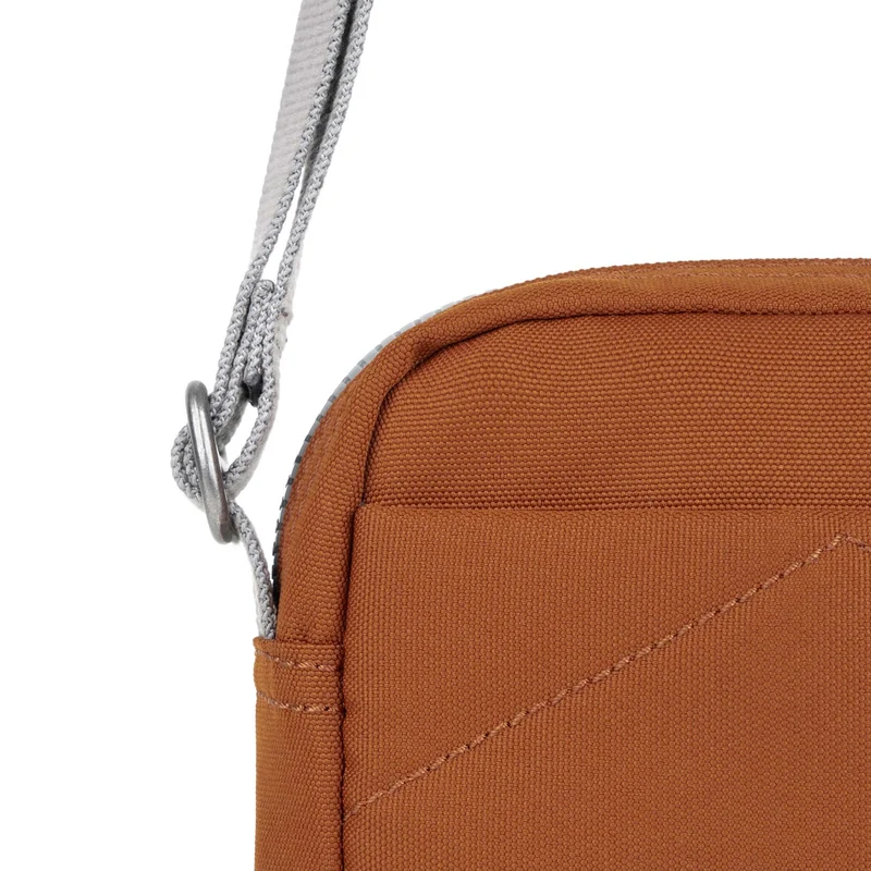 ROKA Bond Bran Einheitsgröße Tasche aus recyceltem Canvas