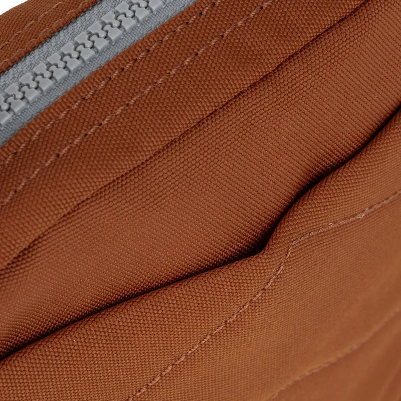 ROKA Bond Bran Einheitsgröße Tasche aus recyceltem Canvas