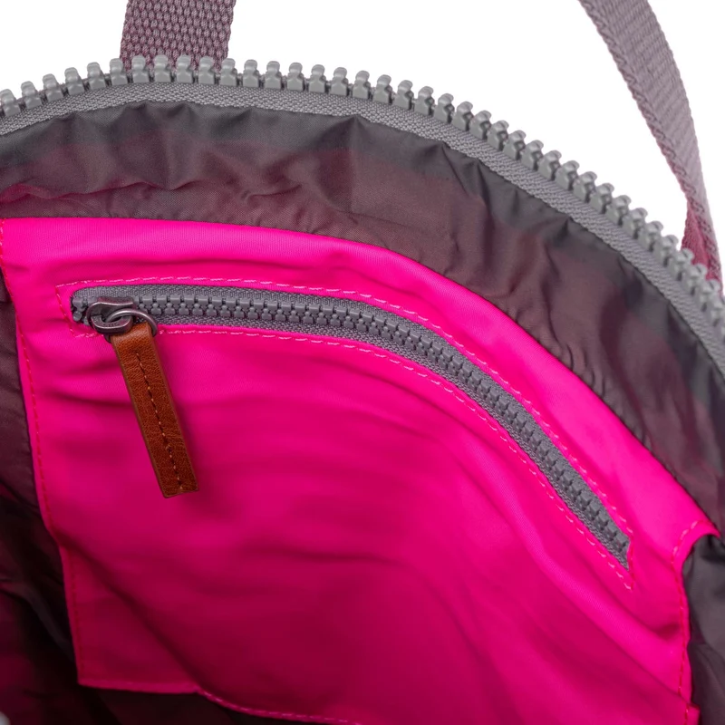 ROKA Canfield B Neon Pink Kleine Tasche aus recyceltem Nylon