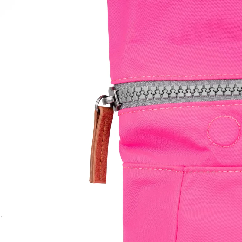 ROKA Canfield B Neon Pink Medium Tasche aus recyceltem Nylon
