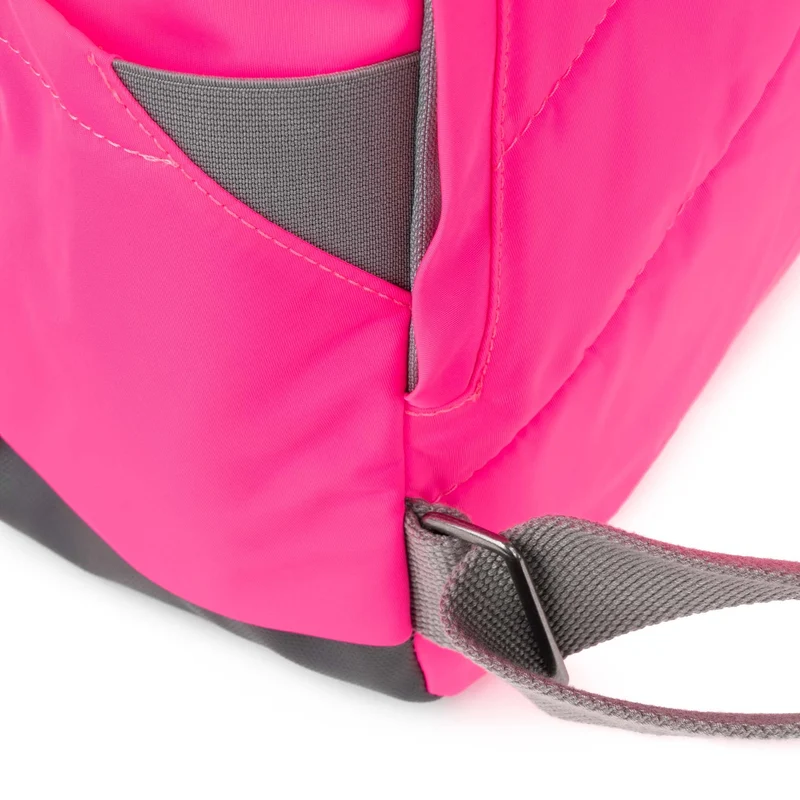 ROKA Canfield B Neon Pink Medium Tasche aus recyceltem Nylon