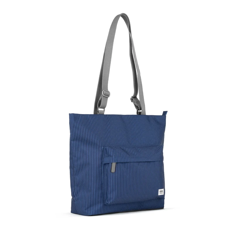ROKA Trafalgar B Tasche aus recyceltem Canvas - Dark Wash Denim