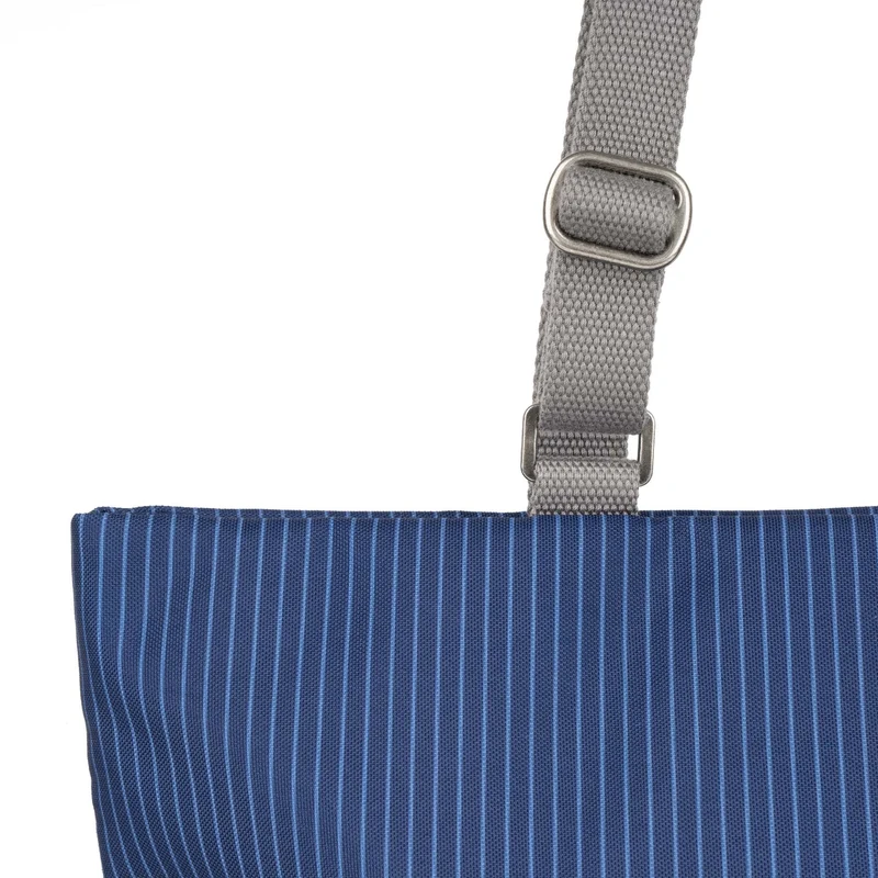 ROKA Trafalgar B Tasche aus recyceltem Canvas - Dark Wash Denim