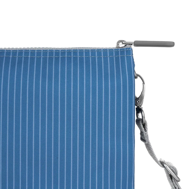 ROKA Carnaby Crossbody XL Mid Denim Wash Tasche aus recyceltem Canvas