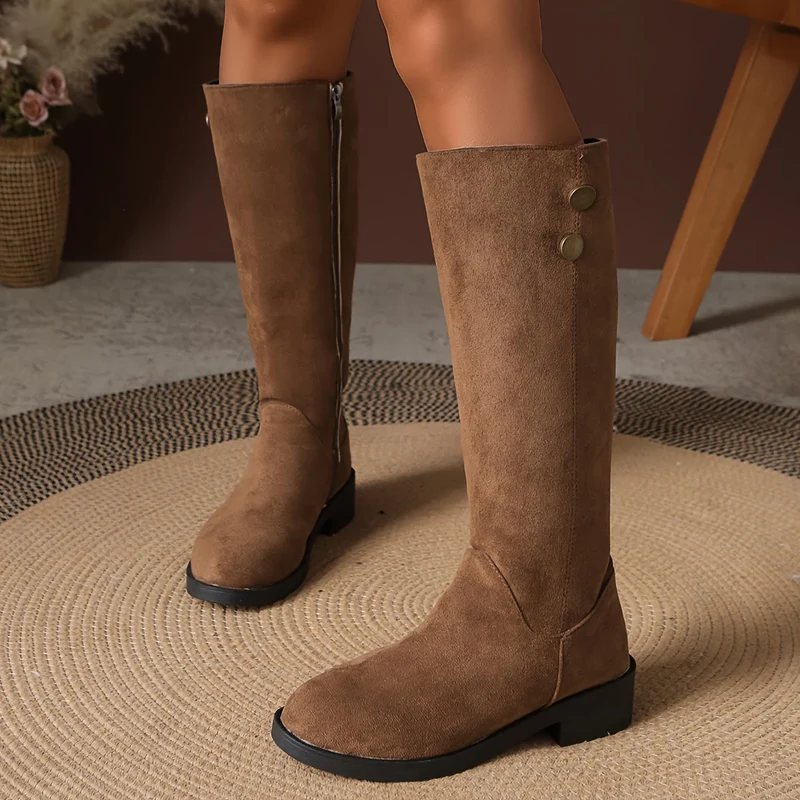 Marlene | Elegante kniehohe Stiefel mit Knopfdetails