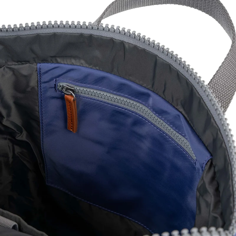 ROKA Canfield B Indigo Medium Tasche aus recyceltem Nylon