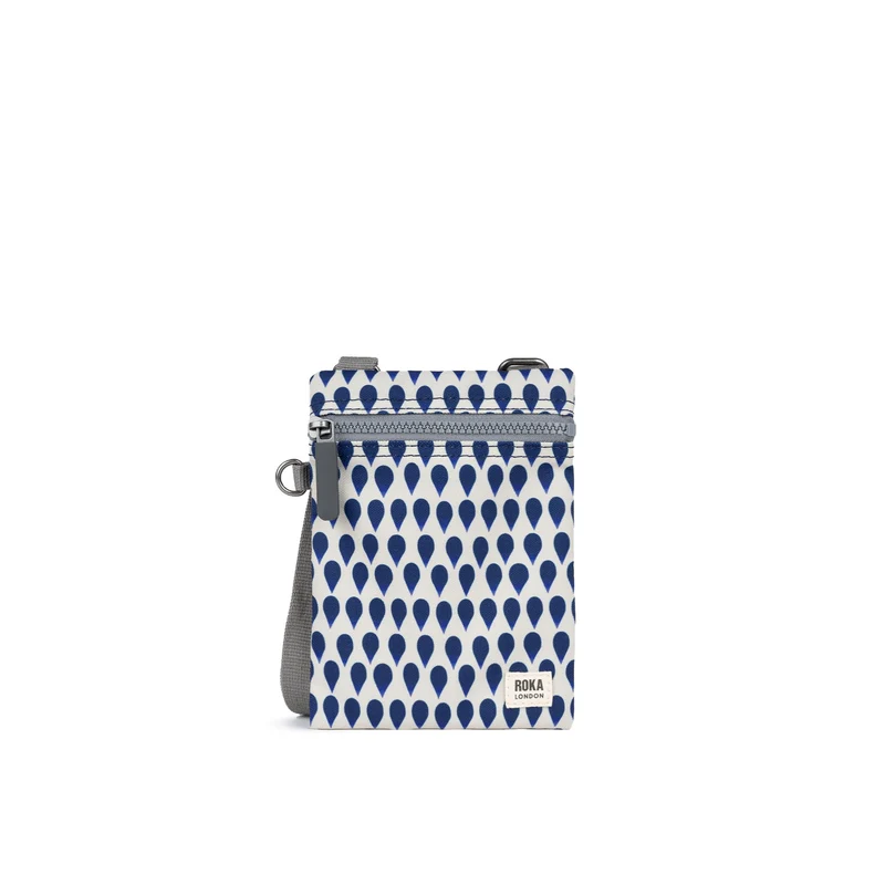 ROKA Chelsea Denim Rain Tasche aus recyceltem Canvas