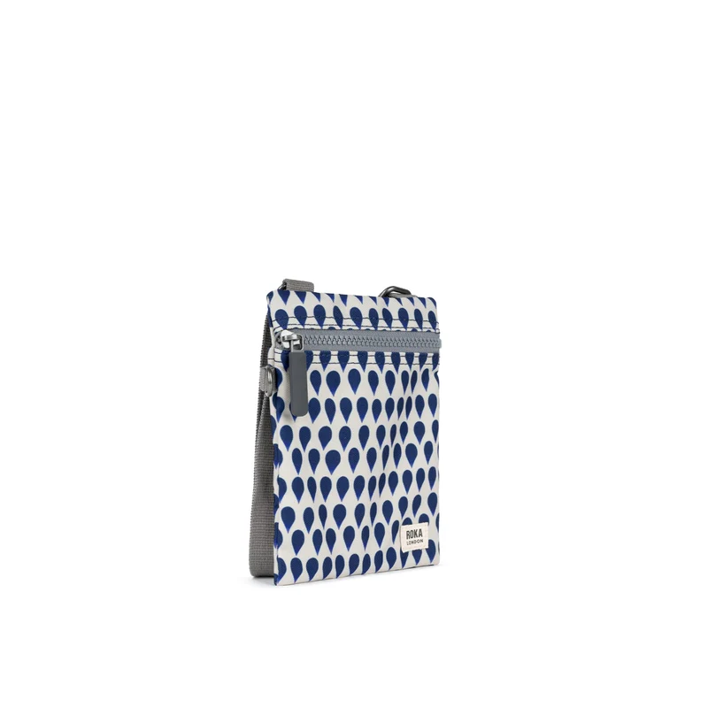 ROKA Chelsea Denim Rain Tasche aus recyceltem Canvas