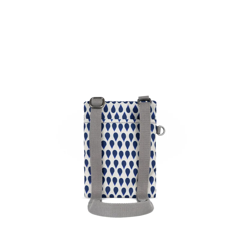 ROKA Chelsea Denim Rain Tasche aus recyceltem Canvas