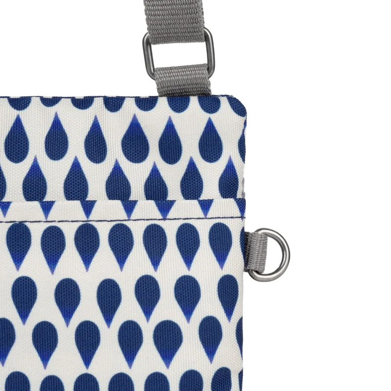 ROKA Chelsea Denim Rain Tasche aus recyceltem Canvas