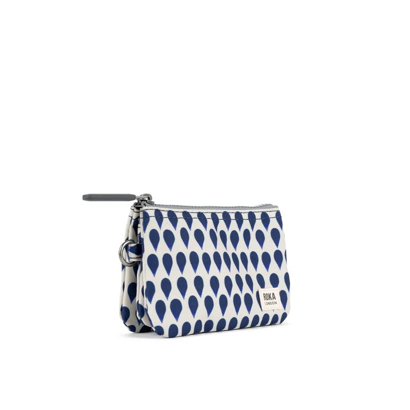 ROKA Carnaby Kleine Handtasche aus recyceltem Denim-Canvas