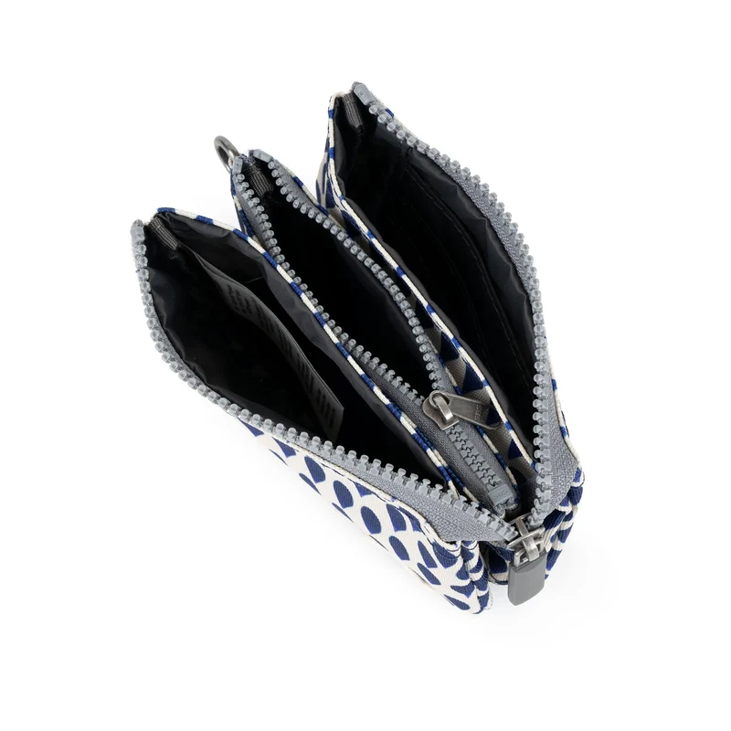 ROKA Carnaby Kleine Handtasche aus recyceltem Denim-Canvas