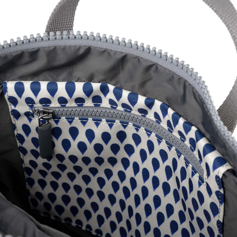 ROKA Canfield B Denim Rain Medium Tasche aus recyceltem Canvas
