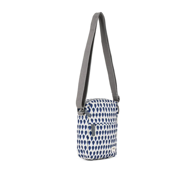 ROKA Bond Denim Rain Tasche aus recyceltem Canvas