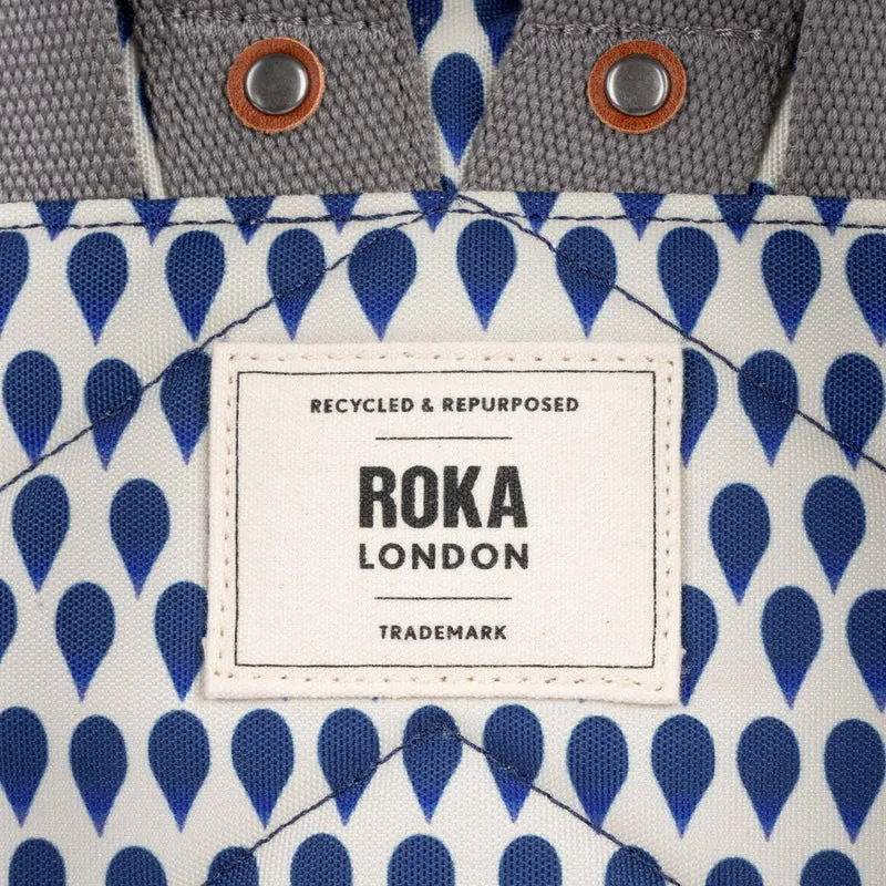 ROKA Bantry B Denim Rain Kleine Tasche aus recyceltem Canvas