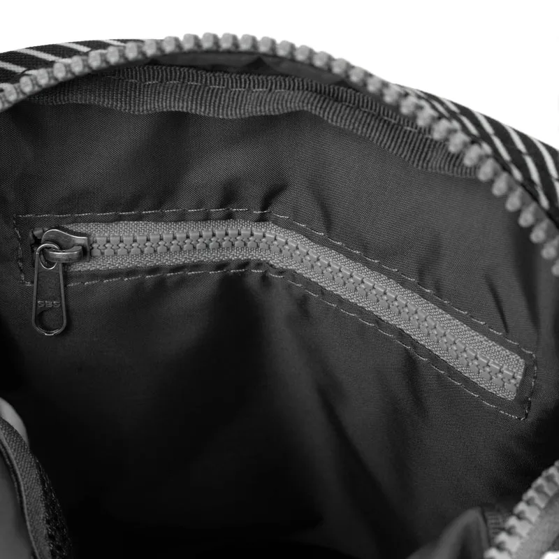 ROKA Bond Tasche aus recyceltem Canvas mit gemischten Hickory-Streifen