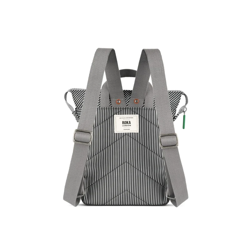 ROKA Bantry Kleine Tasche aus recyceltem Canvas mit gemischten Hickory-Streifen.