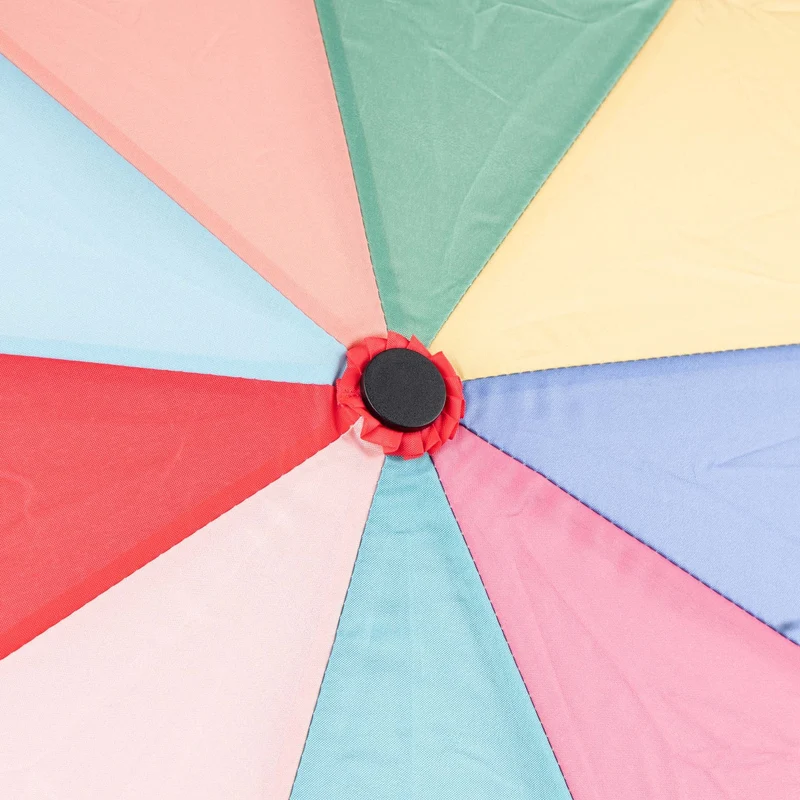 ROKA Waterloo Regenschirm aus recyceltem Nylon in leuchtendem Regenbogen