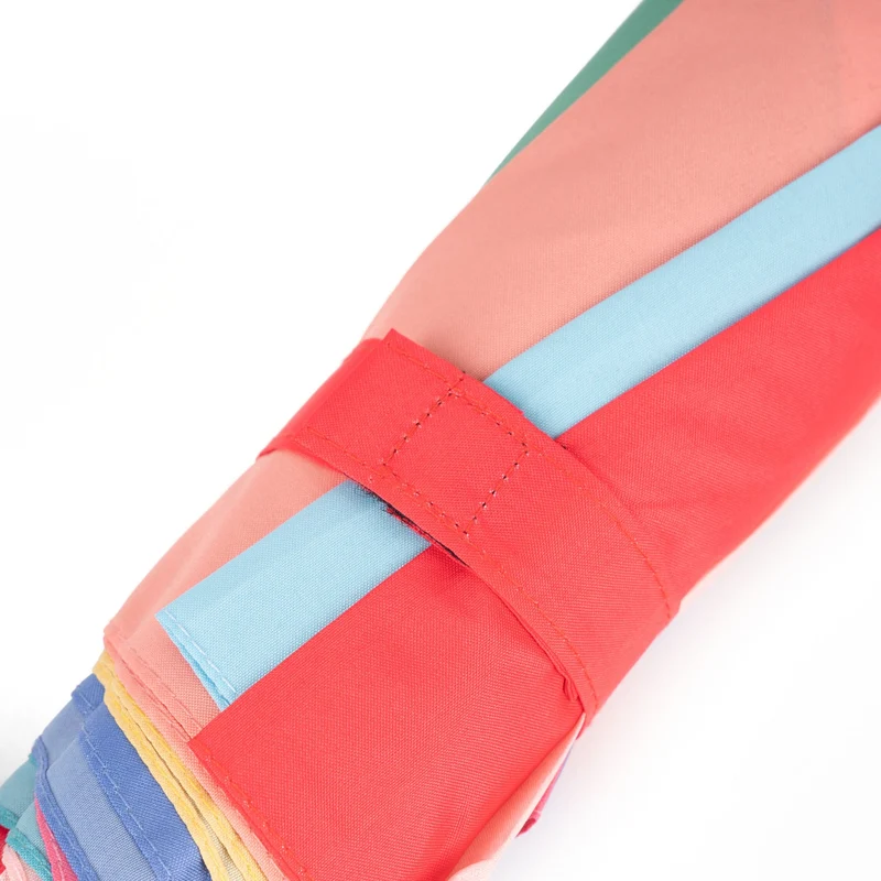ROKA Waterloo Regenschirm aus recyceltem Nylon in leuchtendem Regenbogen