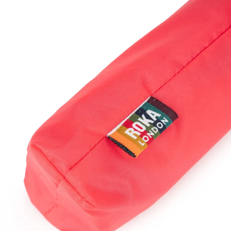 ROKA Waterloo Regenschirm aus recyceltem Nylon in leuchtendem Regenbogen