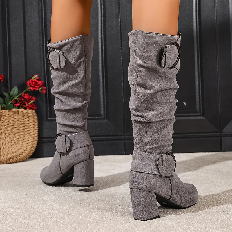 Camille | Moderne kniehohe Stiefel mit Blockabsatz und Schnallendetails