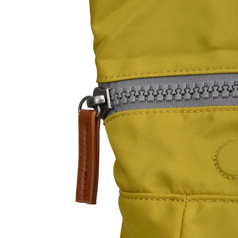 ROKA Canfield B Amber Medium Tasche aus recyceltem Nylon