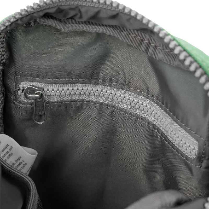 ROKA Bond Pfefferminzfarbene Tasche aus recyceltem Canvas