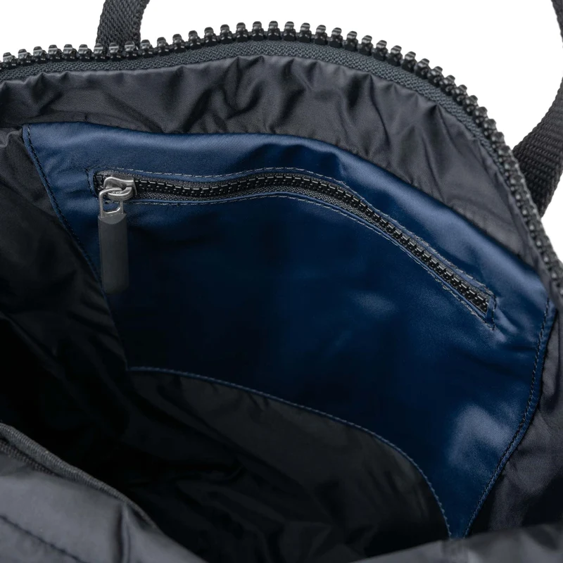 ROKA Black Label Camden P Tasche aus recyceltem Nylon - Mitternacht