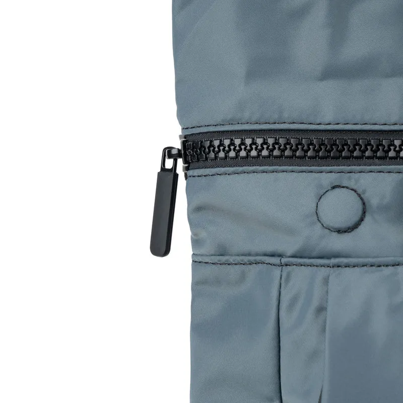ROKA Black Label Camden J Tasche aus recyceltem Nylon - Rauch