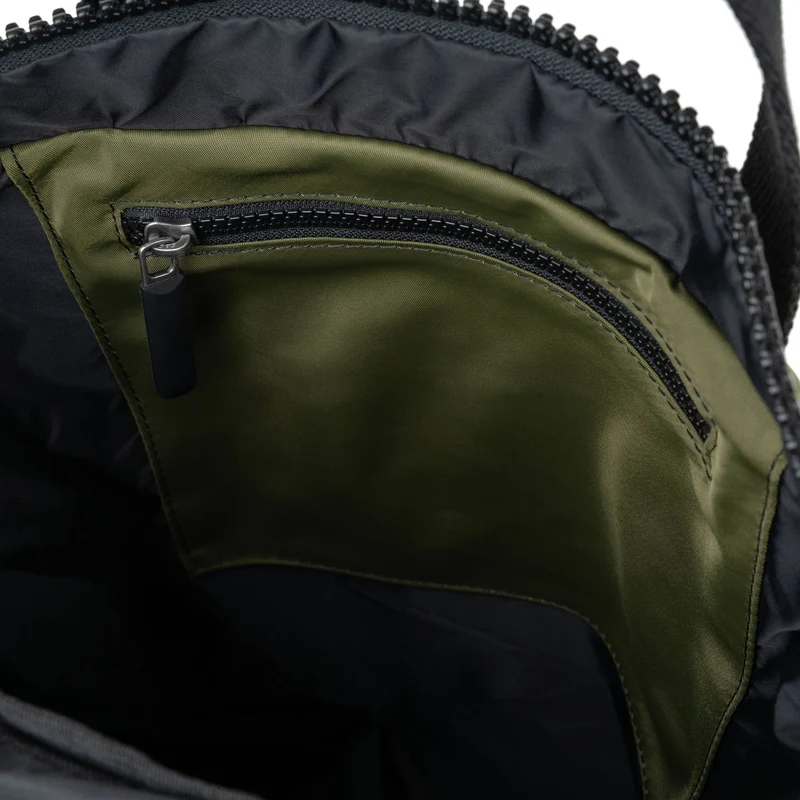 ROKA Black Label Camden J Tasche aus recyceltem Nylon - Militär