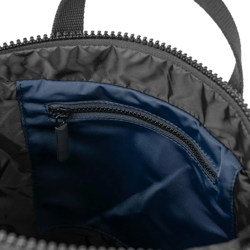 ROKA Black Label Camden J Tasche aus recyceltem Nylon - Mitternacht