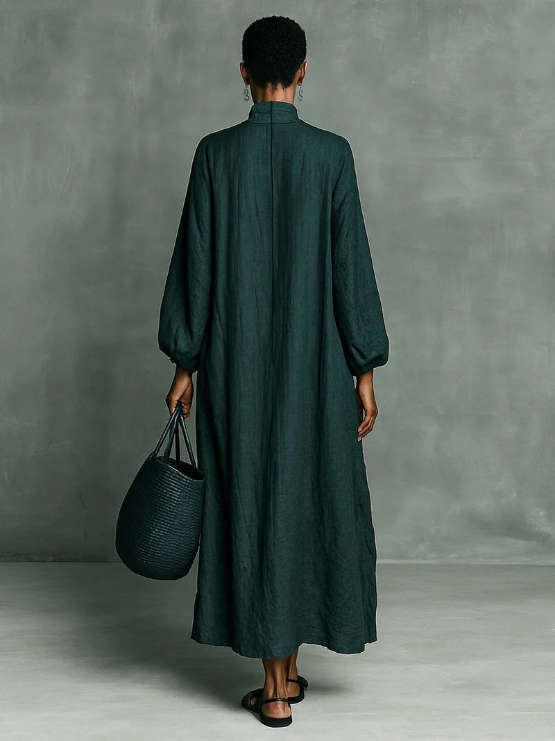 Helena | Besticktes Langarm-Maxikleid mit elegantem Stehkragen