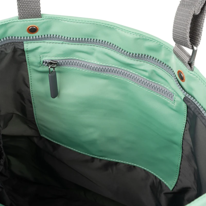 ROKA Trafalgar B Matcha Tasche aus recyceltem Nylon