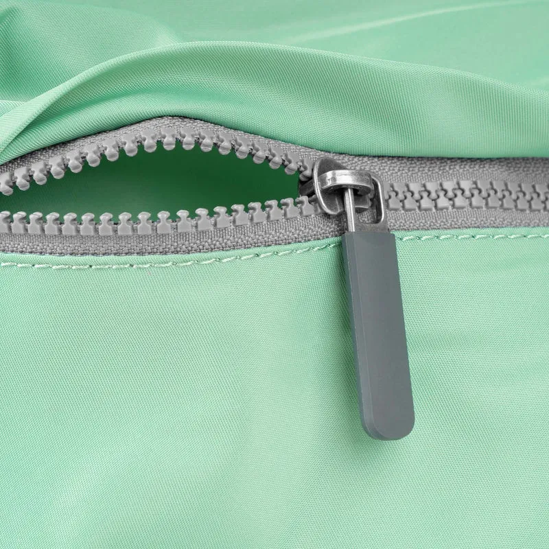 ROKA Trafalgar B Matcha Tasche aus recyceltem Nylon
