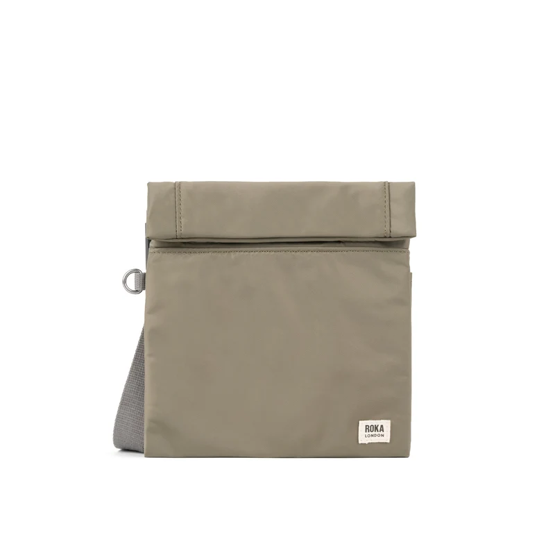 ROKA Kleine Tasche Stratford aus recyceltem Nylon - Taupe