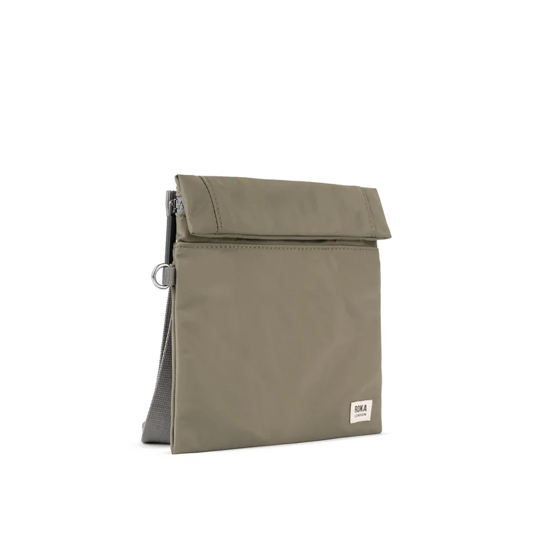 ROKA Kleine Tasche Stratford aus recyceltem Nylon - Taupe