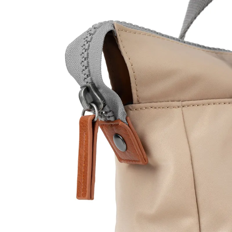 ROKA Bantry B Sand Kleiner Beutel aus recyceltem Nylon